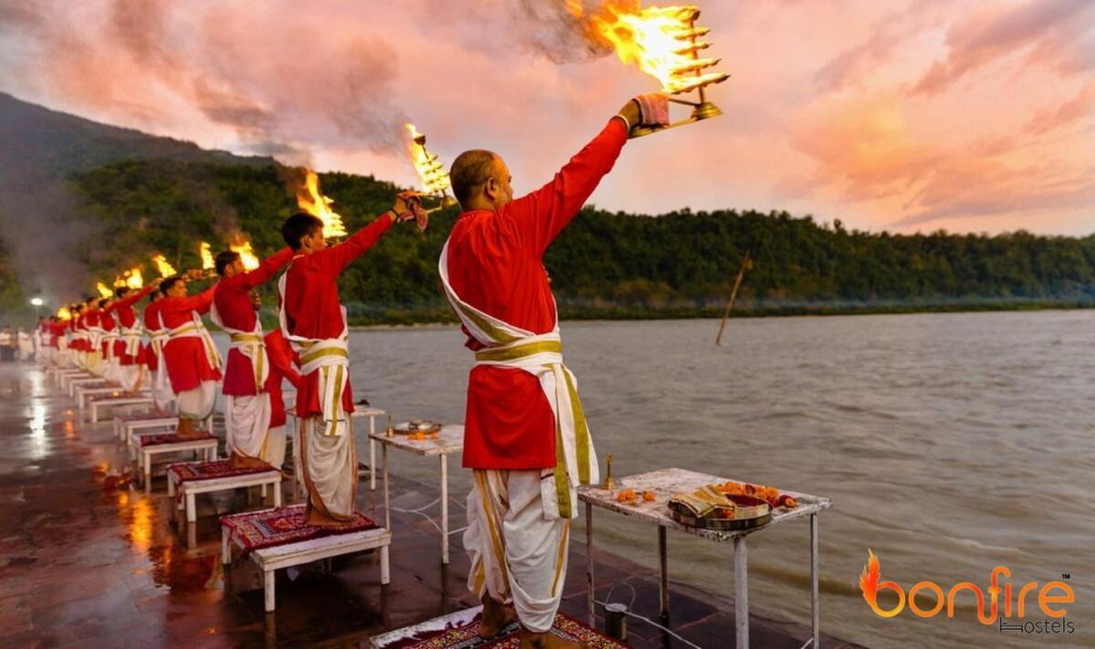 Bonfire Hostels Rishikesh Exterior photo